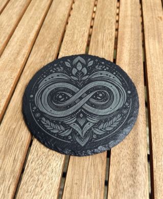 Do břidlice jsme se hned zamilovali. ❤️ Skvělý přírodní materiál pro gravírování. #gravir